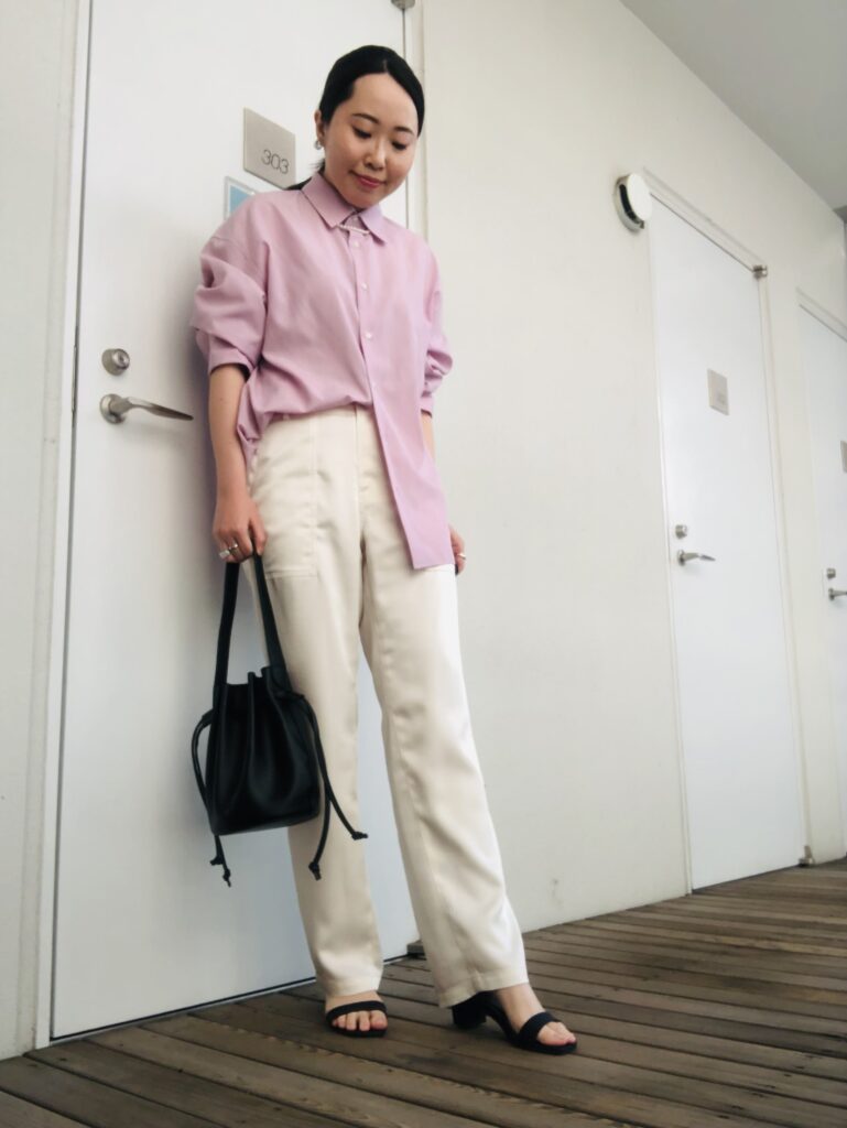 ピンクのシャツとベイカーパンツ(骨格ウェーブ・ブルベ夏)